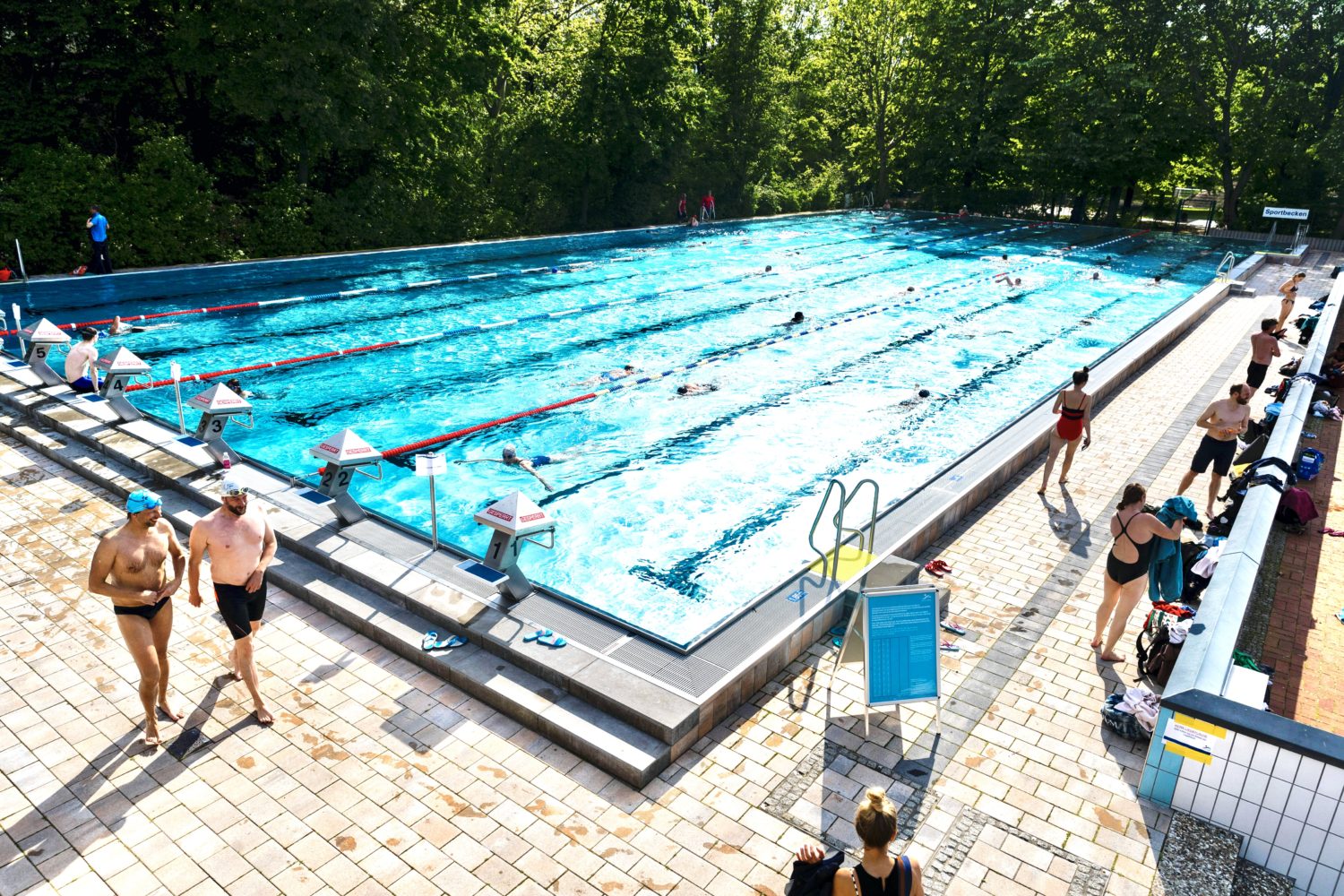 Das Sommerbad Kreuzberg – für alle, die Wasser doch lieber gechlort mögen. Foto: Imago/Contini