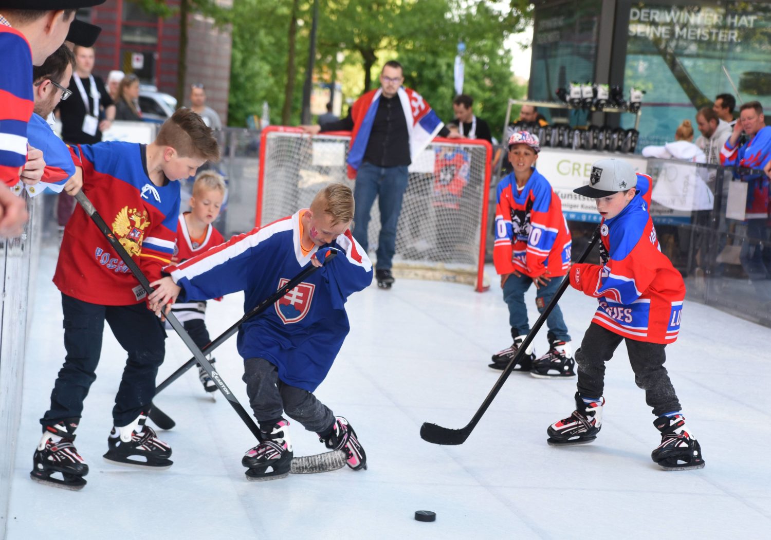 Sport Kinder Berlin Fit werden auf dem Eis: Eishockey war und ist sehr populär.