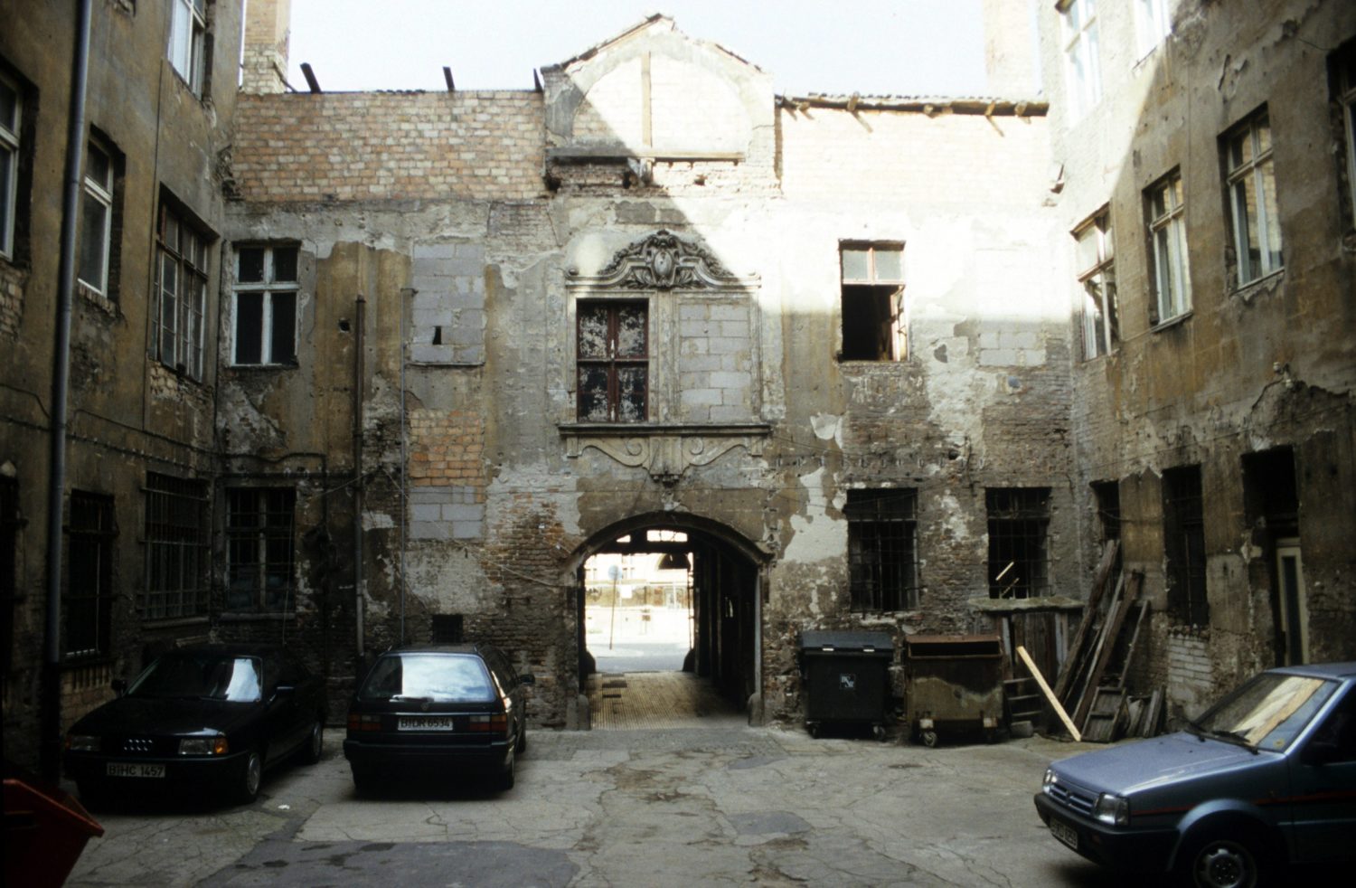 Hinterhof in der Linienstraße in Mitte, 1992. 