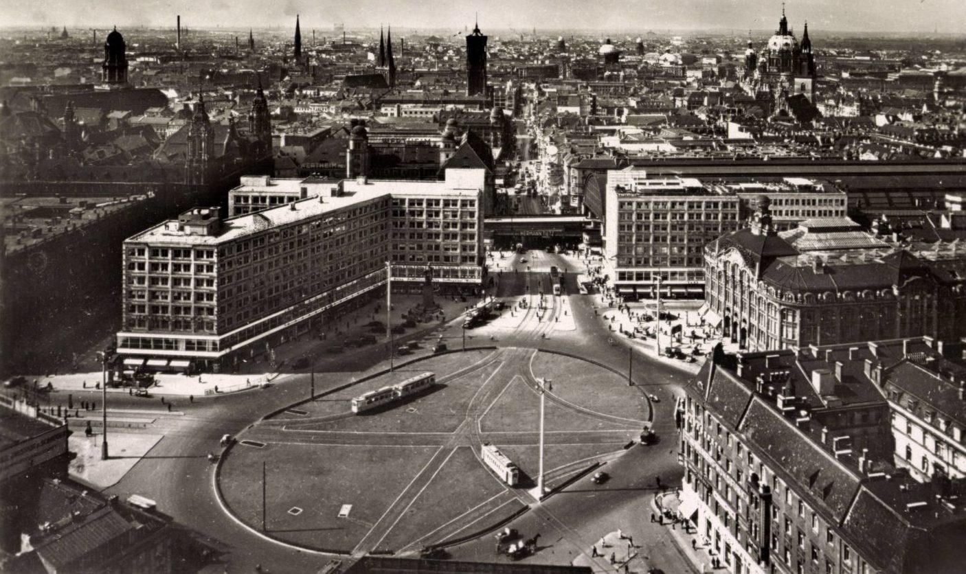Blick auf den Alexanderplatz um 1935. 
