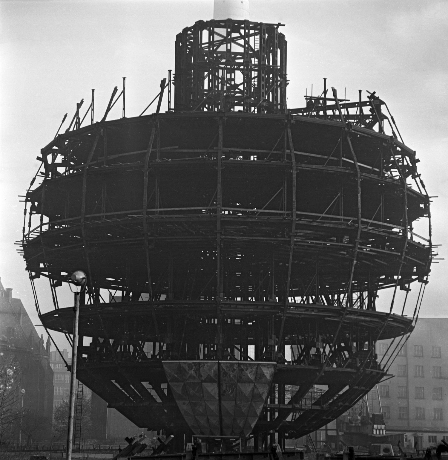 Der Berliner Fernsehturm: Geschichte, Wissenswertes und Besucherinfos
