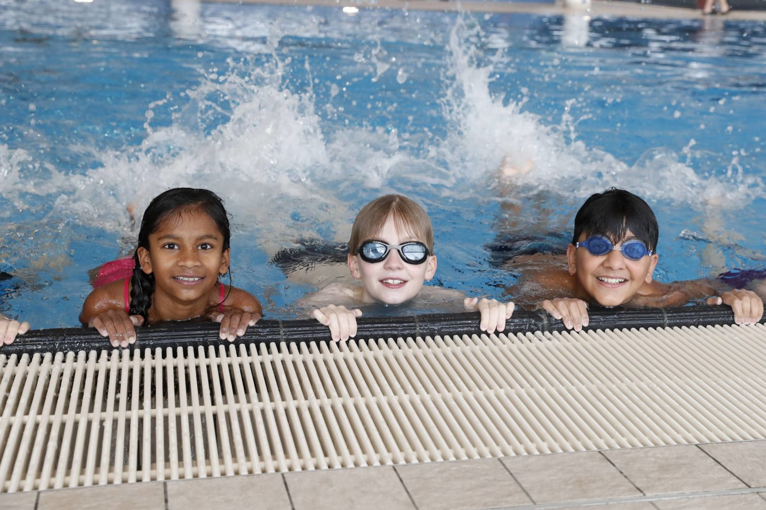 Sport Kinder Berlin Schwimmen macht Spaß und macht fit.