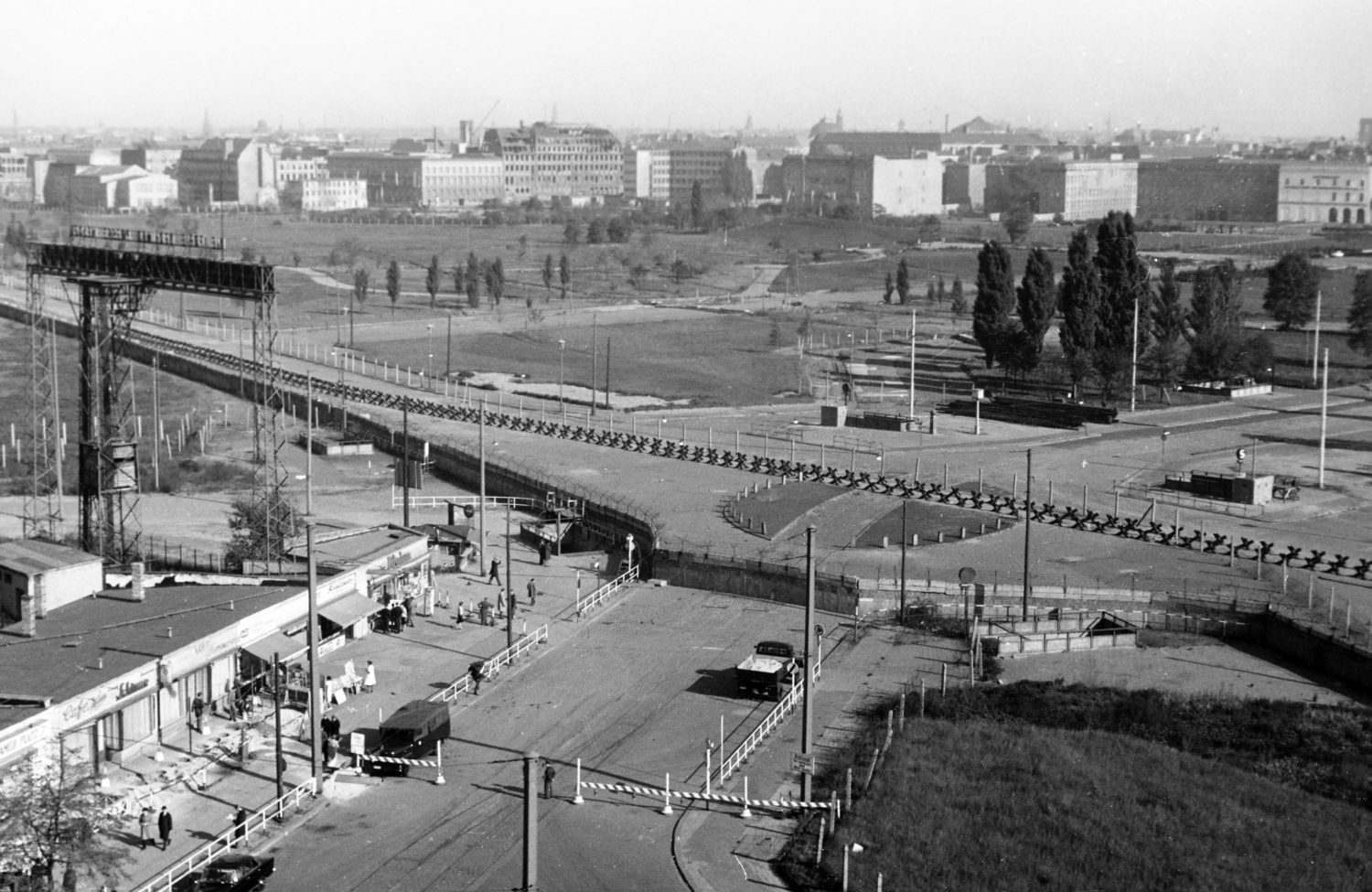 Blick auf die Grenzanlagen am Potsdamer Platz in Berlin,. Foto: imago images / United 