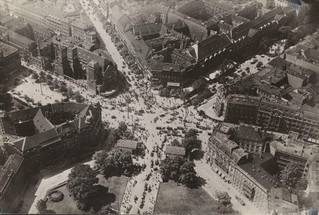 100 Jahre Groß-Berlin: Potsdamer Platz mit Potsdamer- und Bellevuestraße, Berlin, Sommer 1919. 
