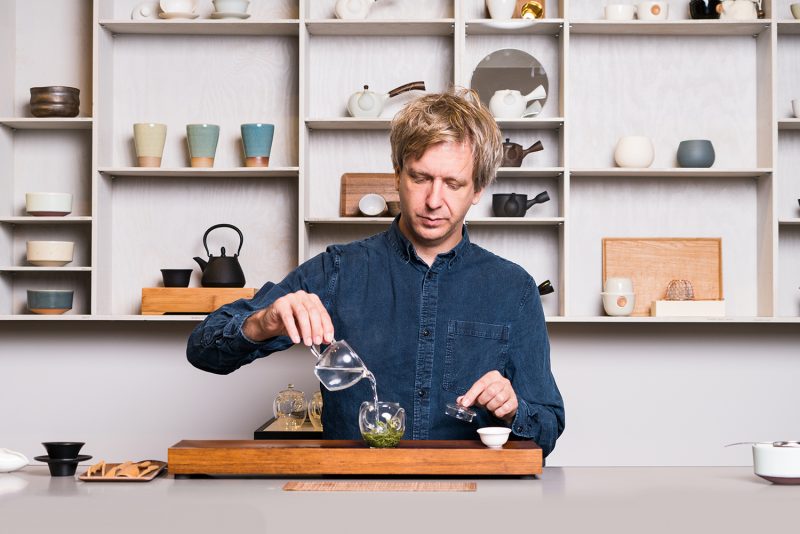 Teeläden in Berlin: Jens de Gryter achtet auf Qualität und Ästhetik. Foto: P & T