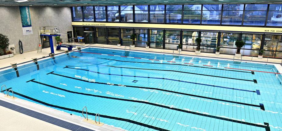 schwimmen Berlin Das Stadtbad Lankwitz sperrt mindestens eine Sportschwimmerbahn ab, damit das Tempo im Hallenbad etwas angezogen werden kann.