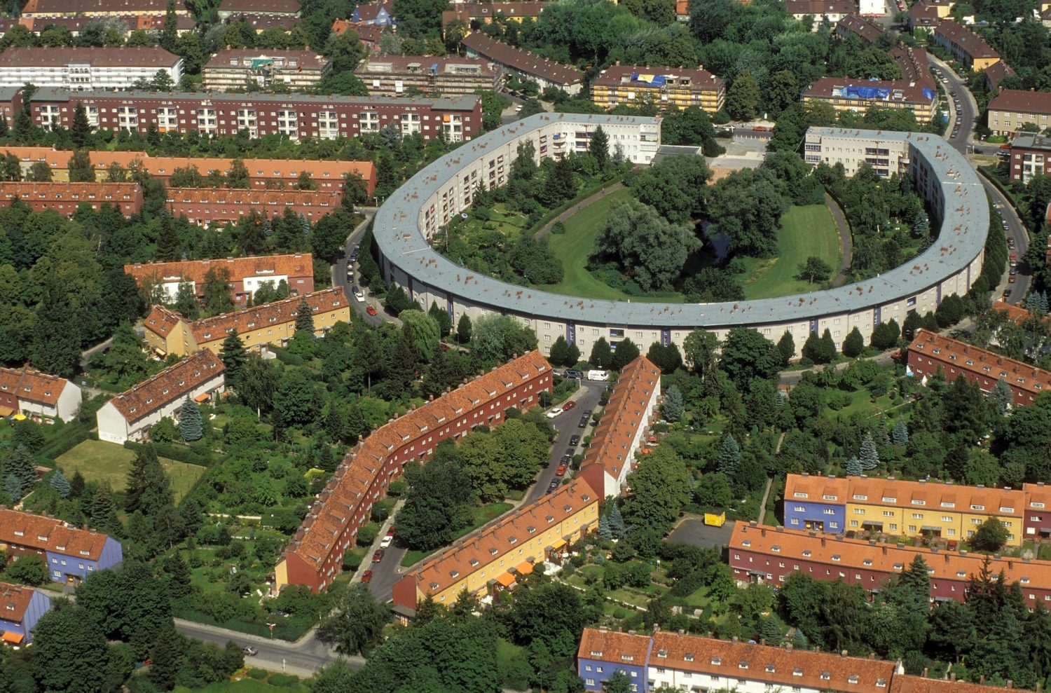Moderne Architektur in Berlin: Hufeisensiedlung in Britz des Architekten Bruno Taut. Foto: Imago/Günter Schneider