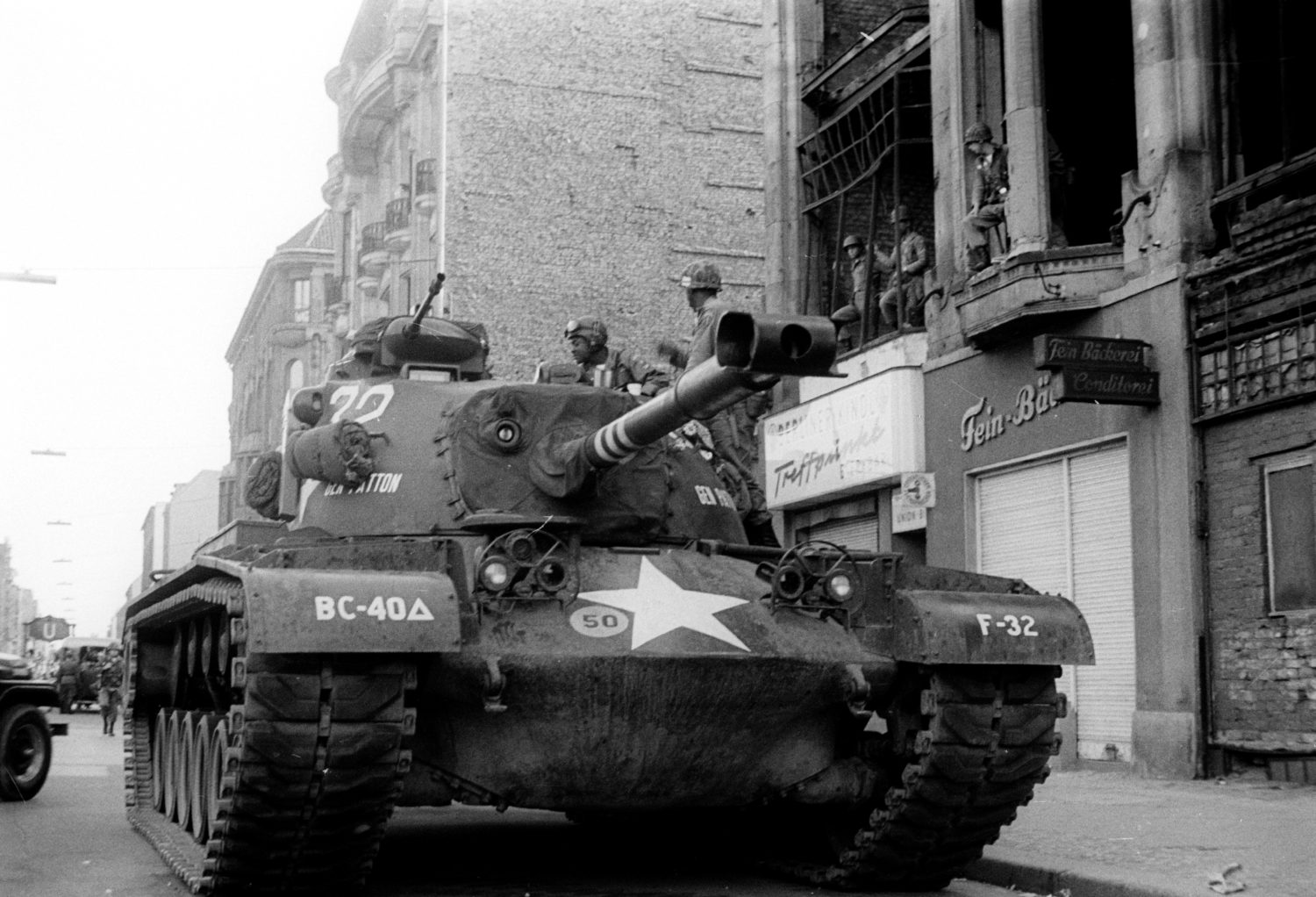 US-Panzer am Checkpoint Charlie.
