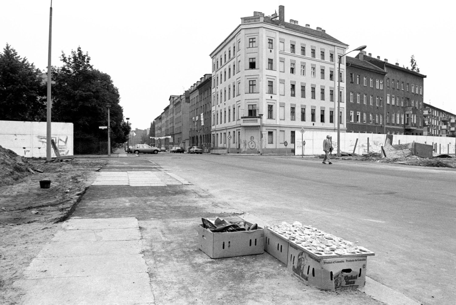 Wiedervereinigung Fotos Berlin: Reste der Berliner Mauer an der Adalbertstraße in Kreuzberg, 1990. Foto: Imago/Imagebroker