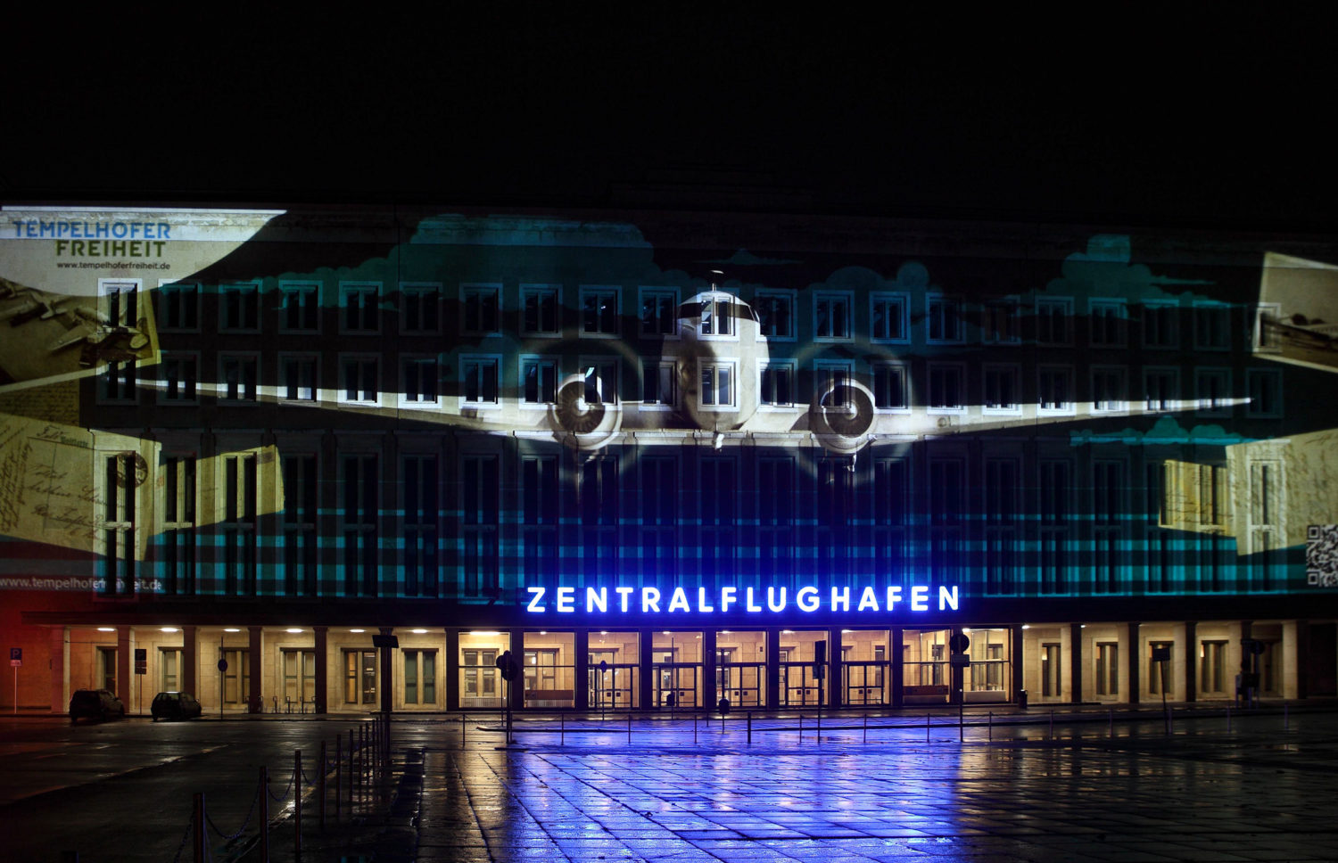 Beim "Festival of Lights" landen ausnahmsweise wieder Flugzeuge in Tempelhof. Foto: Imago/Schwarz