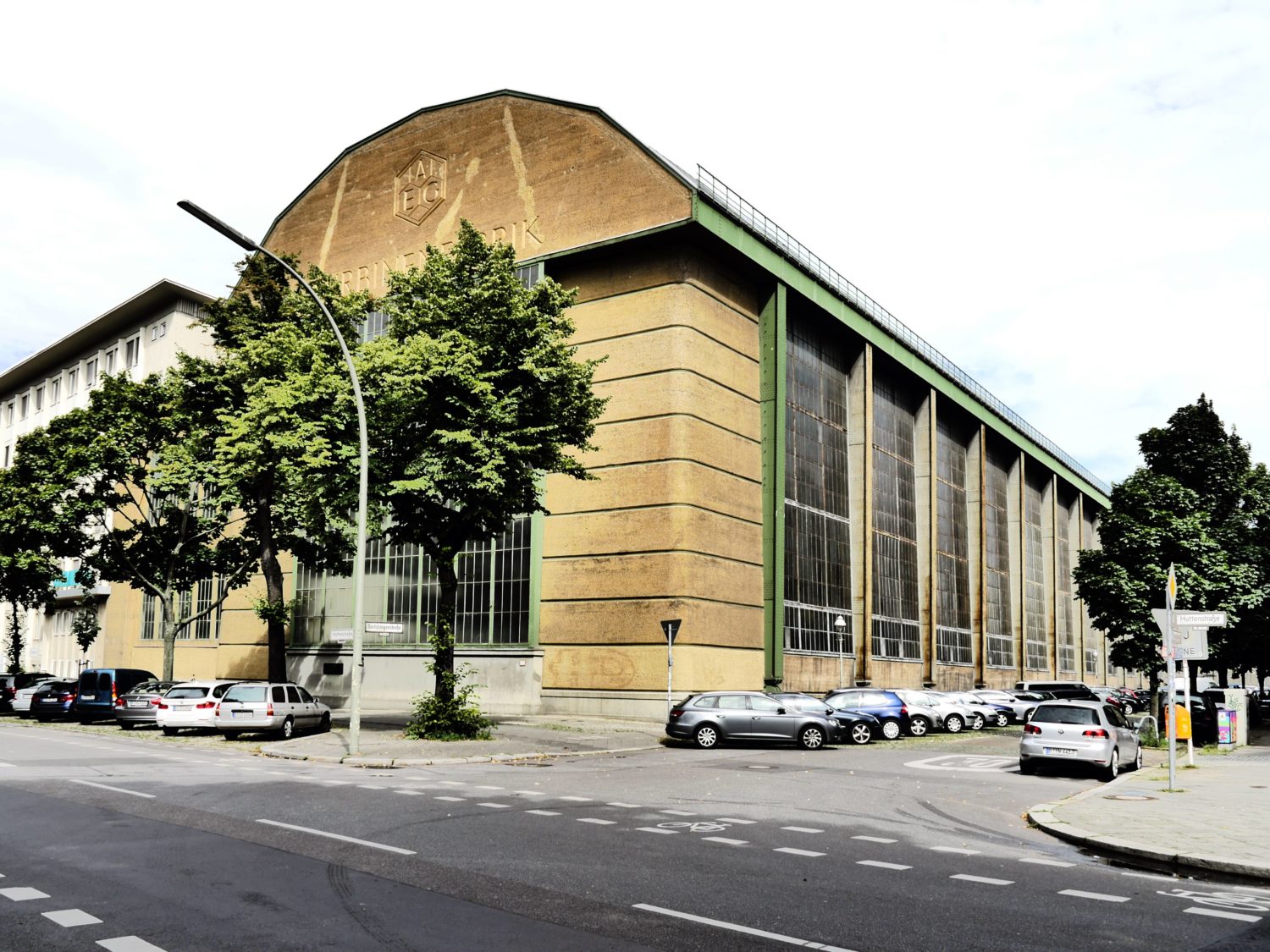 Moderne Architektur in Berlin: Ehemalige AEG Turbinenfabrik des Architekten Peter Behrens. Foto: Imago/Jürgen Ritter