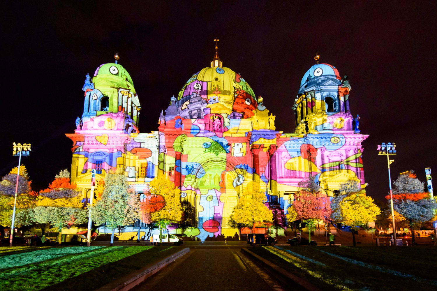 Der Berliner Dom gehört zu den beliebtesten Motiven und ist alljährlich Anziehungspunkt Tausender Schaulustiger. Foto: Imago/Spicker