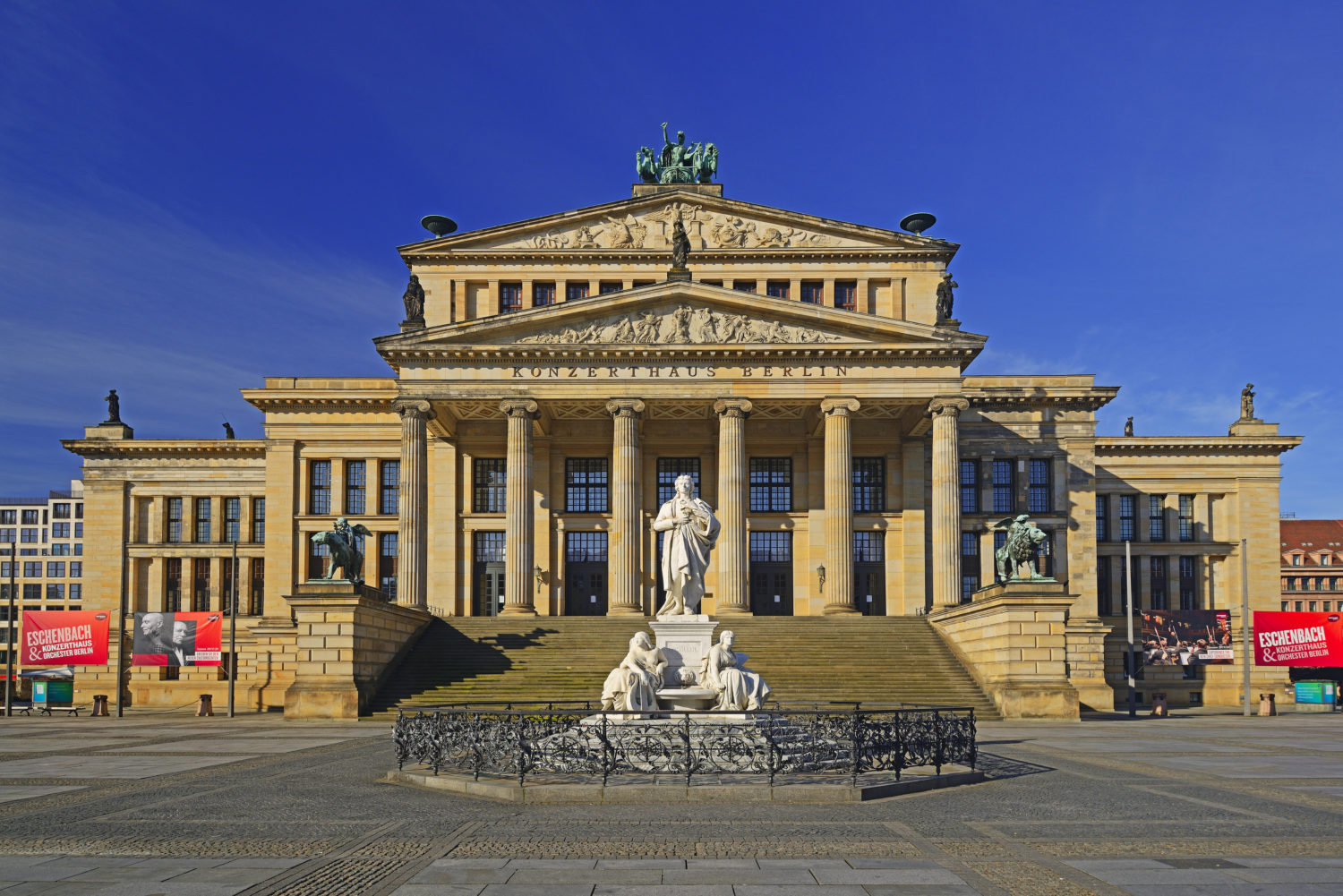Preußens berühmtester Architekt Karl Friedrich Schinkel hat auch das Konzerthaus am Gendarmenmark entworfen.