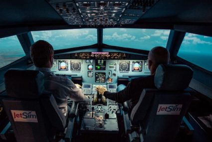 Im Workshop von JetSim kann jeder ein Flugzeug fliegen und es sicher wieder landen. Über den Wolken mit Freunden oder Familie einmal Pilot sein. Foto: JetSim/Simulatorland GmbH