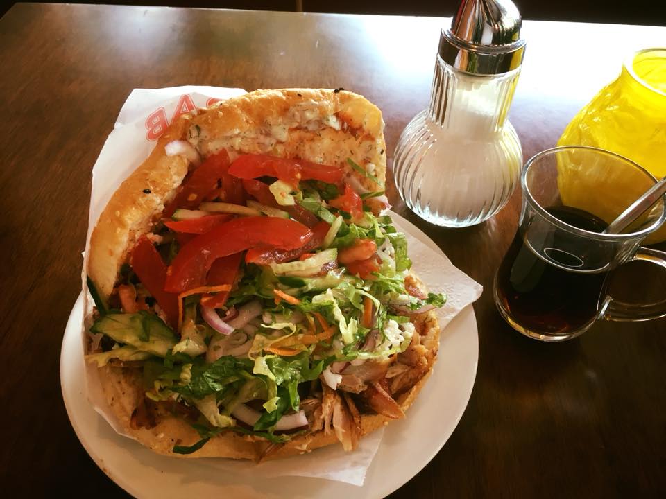 Einer der mit Abstand besten Döner Berlin: der Gemüse-Hähnchen-Döner bei Rüya auf der Otto-Suhr-Allee. türkische Restaurants in Berlin