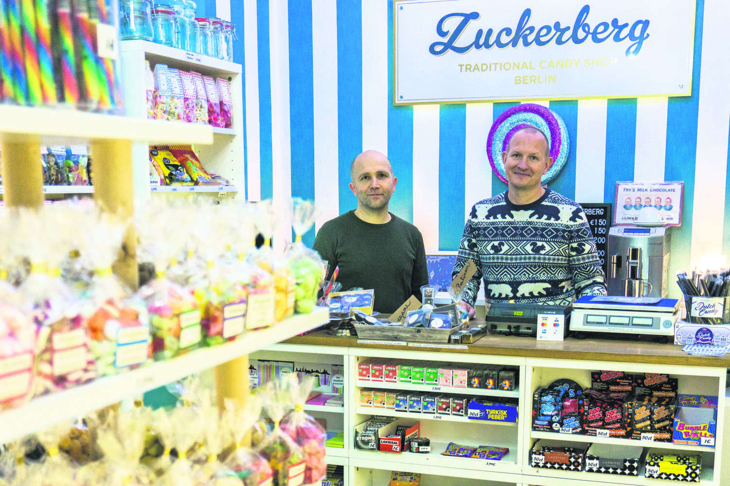 Süßigkeiten BErlin: Torsten Fock (l.) und Jan König gründeten im Jahr 2014 gemeinsam ihr Süßwarengeschäft Zuckerberg. Daneben betreiben sie auch einen Online-Shop und beliefern Firmenfeiern. Foto: Max Müller