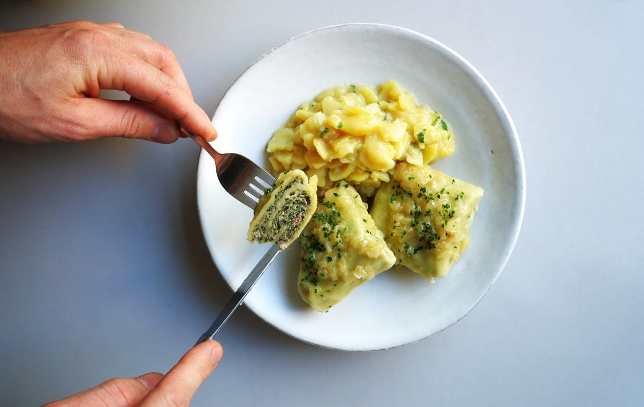 Saftige schwäbische Maultaschen bei teig und füllung