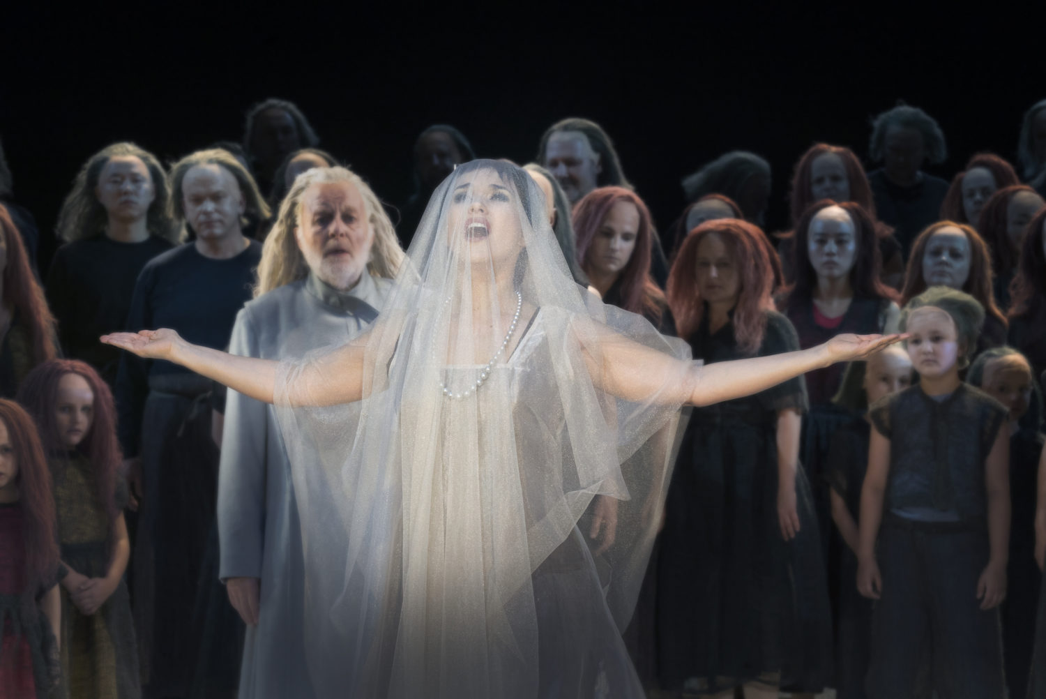 Die Wim-Wenders-Oper "Die Perlensucher" ist diese Woche wieder an der Staatsoper zu sehen. Foto: Donata Wenders
