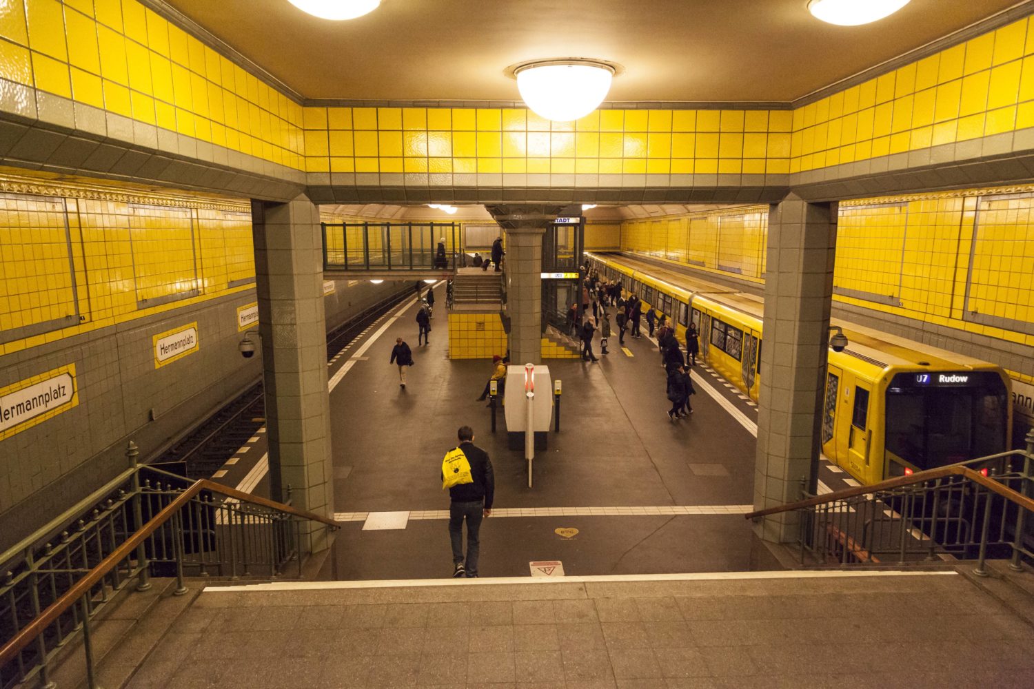 Ein bisschen verrufen, dabei ist der Hermannplatz einer der prachtvollsten Bahnhöfe im Berliner U-Bahn-Netz. Foto: Imago Images/STPP