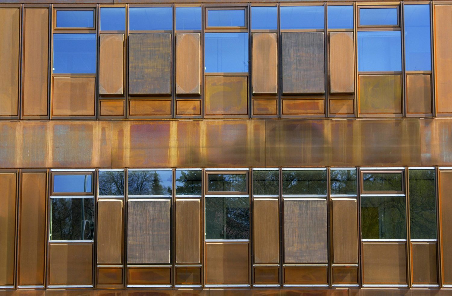 Die Fassade der Rostlaube, eins der Hauptgebäude der FU Berlin. Foto: Imago Images/Schöning