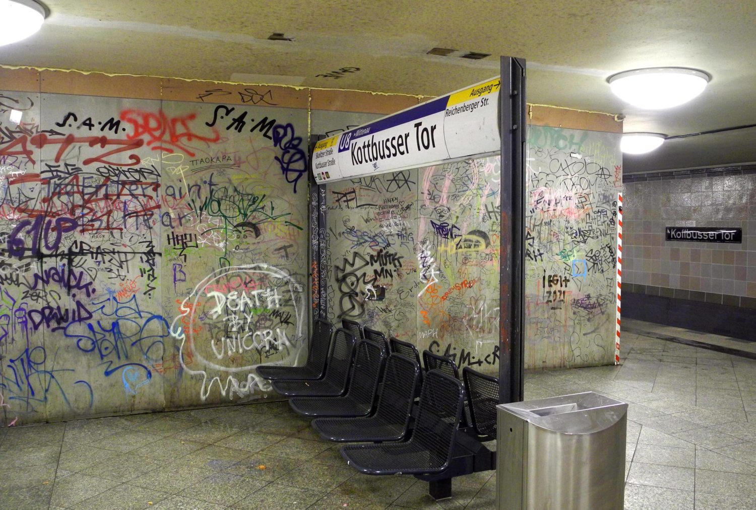 Der Schmutz gehört zur Marke: U-Bahnhof Kottbusser Tor. Foto: Imago Images/PEMAX