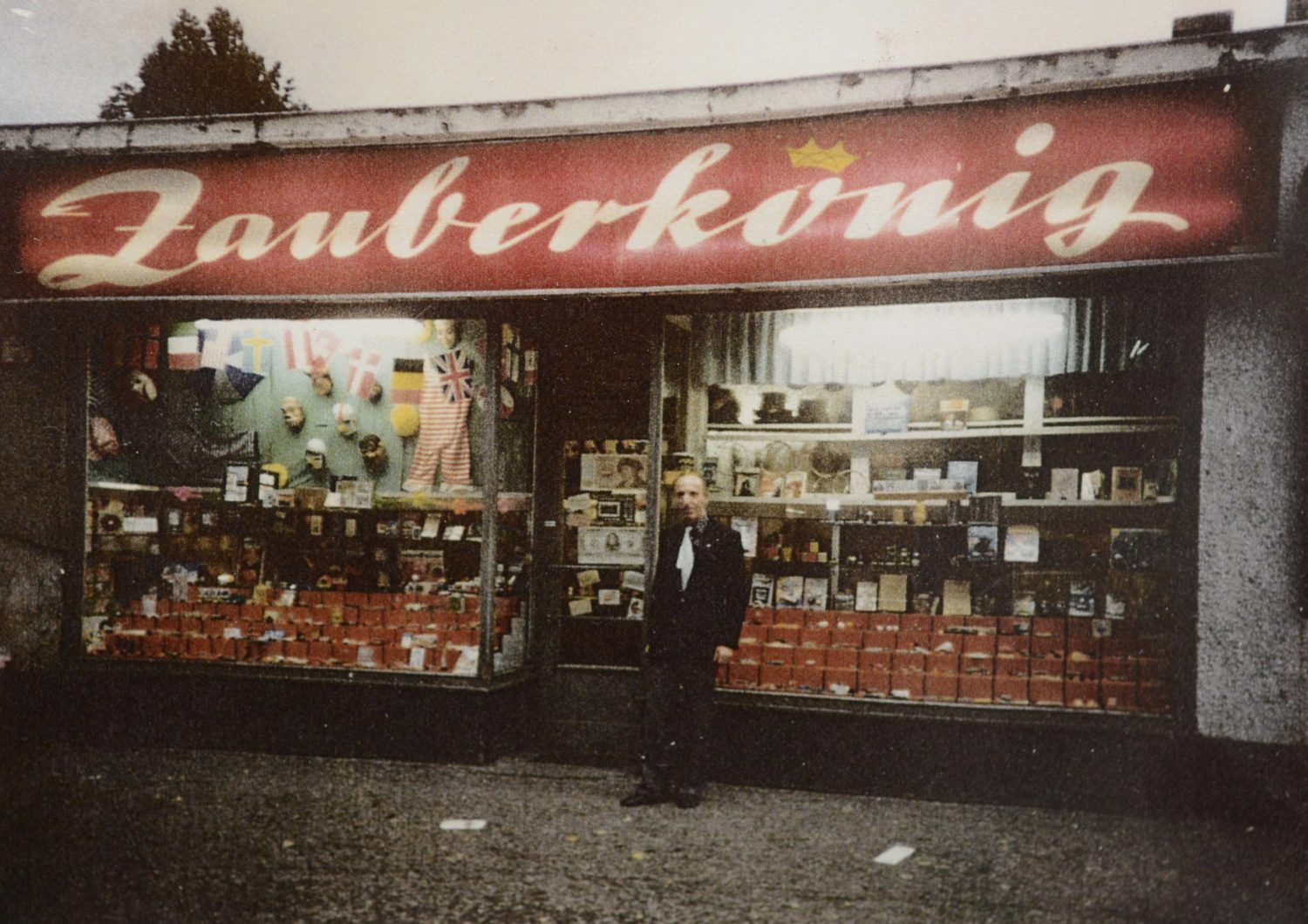 Der Laden Zauberkönig in Neukölln existiert seit 1884. Foto: Imago/Bernd Friedel