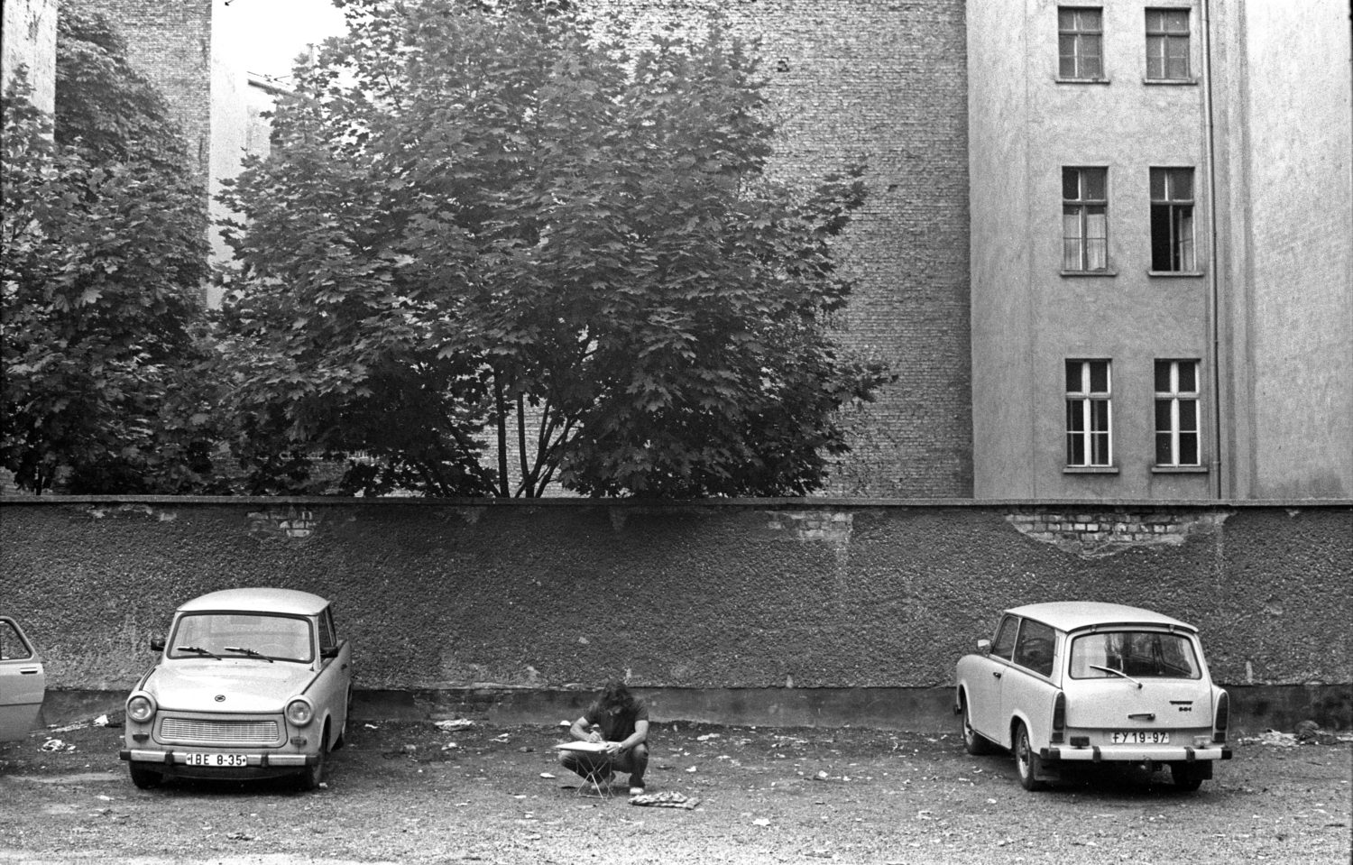 Einsamkeit in Berlin: Parkplatz zwischen Schönhauser Allee und Kastanienallee, 1986. Foto: Imago/Rolf Zöllner