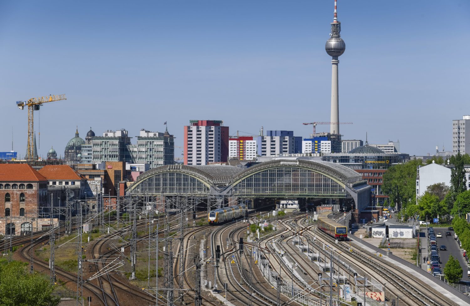 Oh Ostbahnhof, du brichst mir das Herz: Der Ostbahnhof in Berlin war mal lebendig, jetzt herrscht hier Totentanz. 