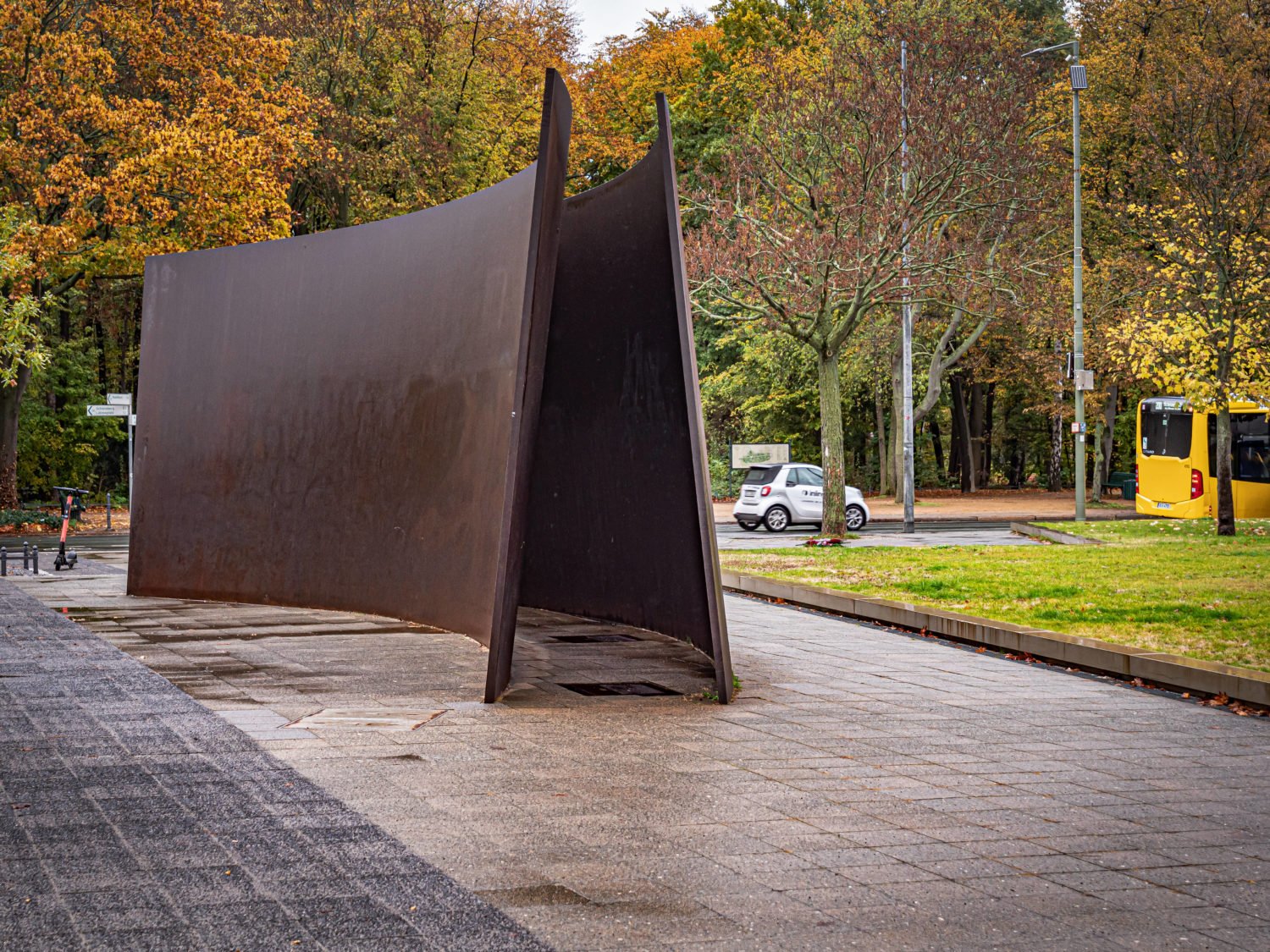 Plastik "Berlin Junction" von Richard Serra. Foto: Imago/Jürgen Ritter