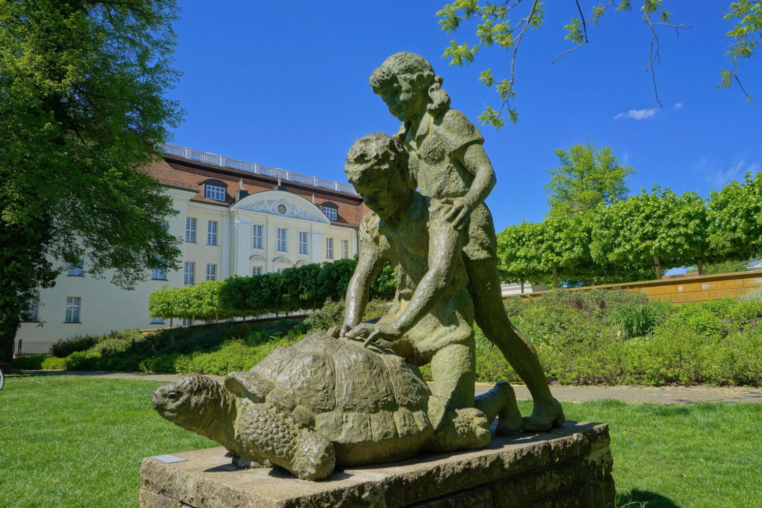 Statuen in Berlin: Skulptur im Schlosspark Köpenick. Foto: Imago/POP-EYE/Christian Behring