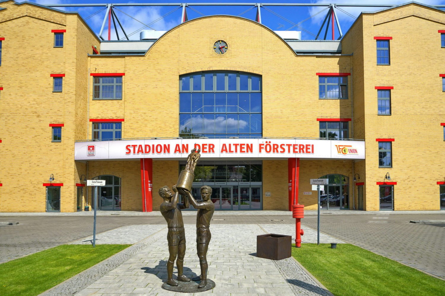 Stadion Skulptur vor dem Stadion An der Alten Försterei. Foto: Imago/POP-EYE/Christian Behring