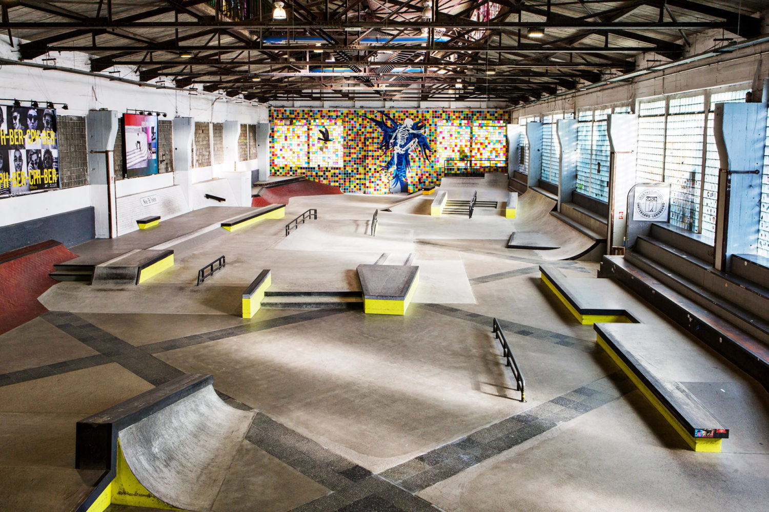 Skateparks in Berlin: Die Skatehalle in Berlin-Friedrichshain hat auf 1200 m² so einiges zu bieten. Foto: Yamato Living Ramps