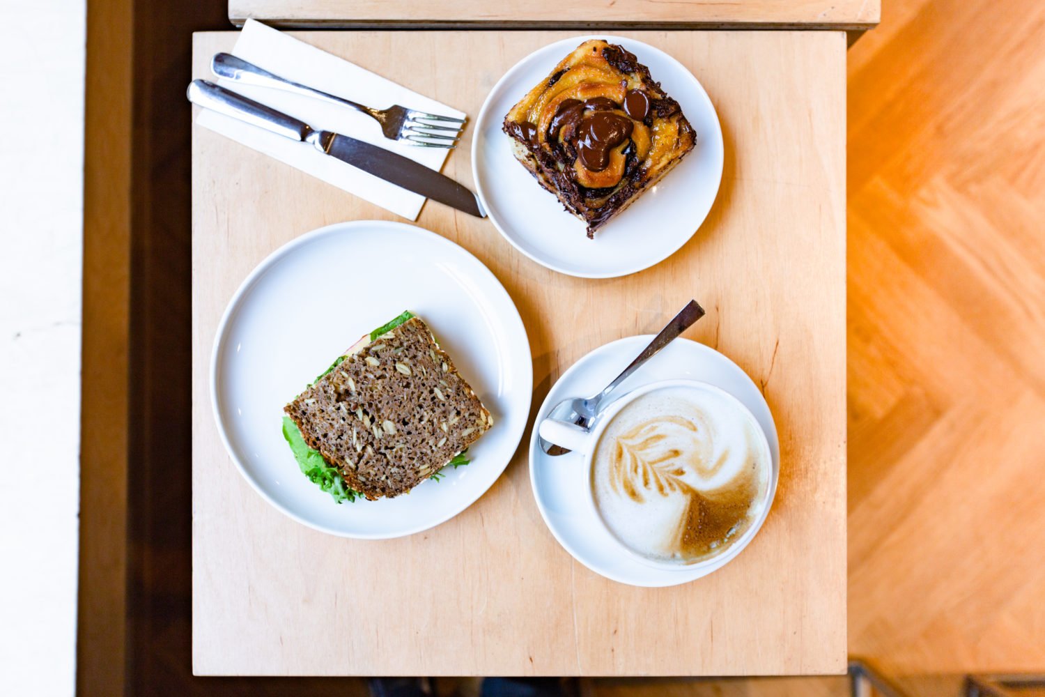 die besten Bäcker in Berlin Für köstliche Brote, auch belegte, und nicht zu vergessen die schmackhaften Zimt- und Schokoschnecken kennt man in Berlin Zeit für Brot.