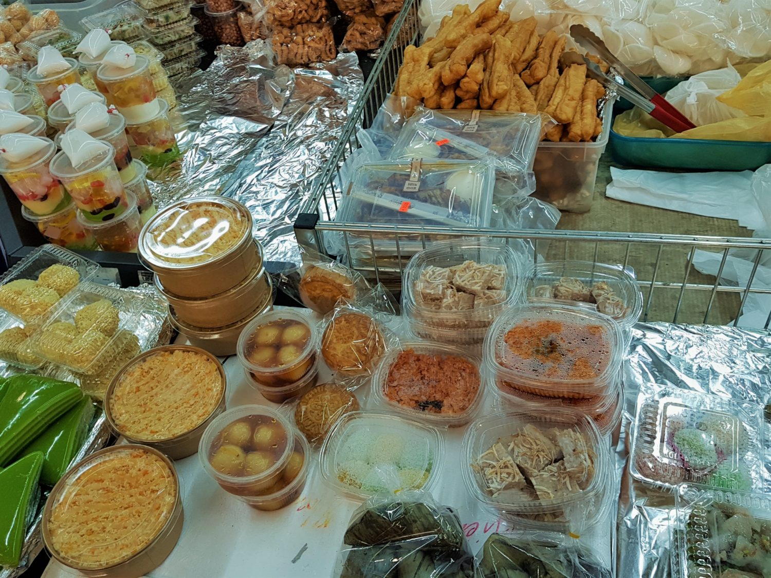 Im Dong Xuan Center bekommt man exotische Lebensmittel und authentisches Street Food. Foto: Stefanie Kaiser
