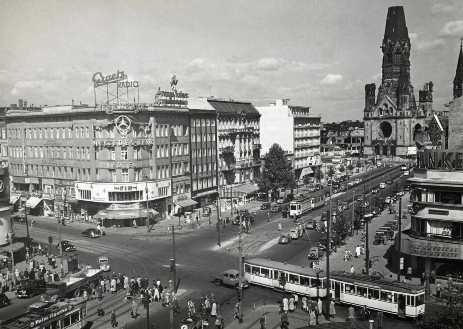 Der Kurfürstendamm mit Gedächtniskirche. Aufnahme aus den frühen 1950er-Jahren. Foto: Imago/Cola Images