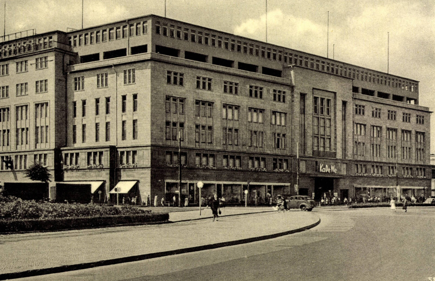 Kaufhäuser in Berlin: Kaufhaus des Westens, Foto um 1935. Foto: Imago/Arkivi