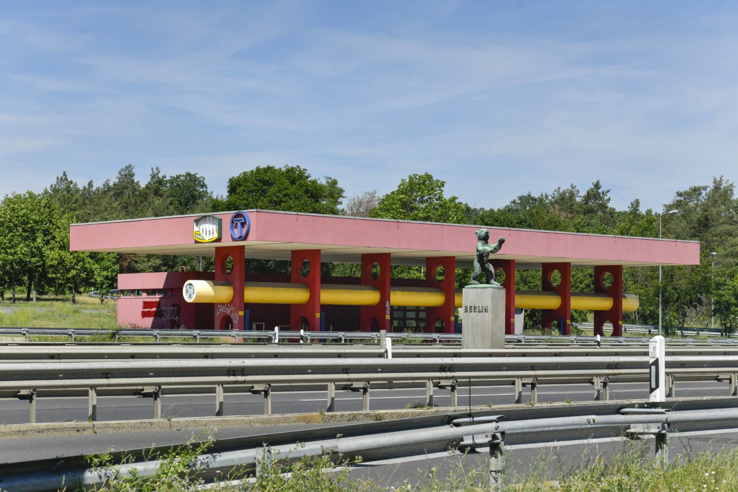 Autobahn A 115, ehemalige Tankstelle am Kontrollpunkt Dreilinden. Foto: Imago/Schöning