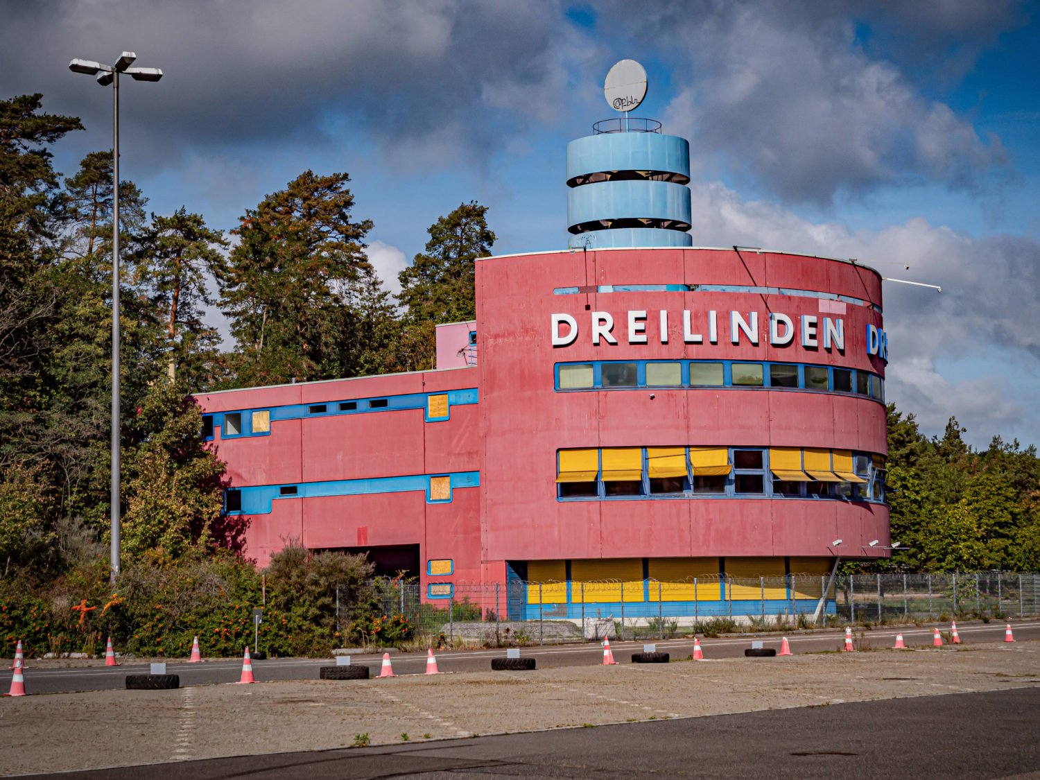 Ungewöhnliche Gebäude in Berlin: Ehemaliger Kontrollpunkt Dreilinden in Wannsee. Foto: Imago/Jürgen Ritter