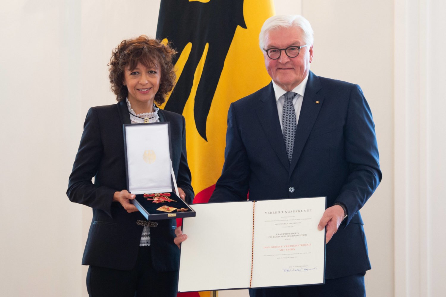 Emmanuelle Charpentier bei der Verleihung des Verdienstordens am 02.10.2019 durch Bundespräsident Frank Walter Steinmeier. 