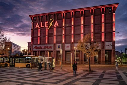 Unweit des Bahnhofs Alexanderplatz ragt das Einkaufscenter Alexa in die Höhe. Foto: Imago Images/Jürgen Ritter