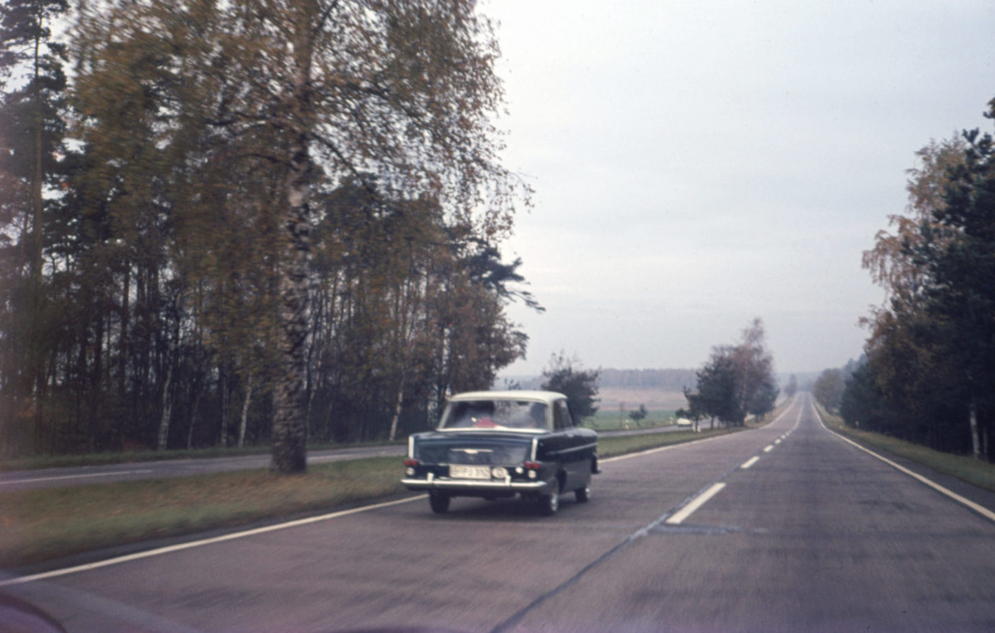 Unterwegs auf der Transitstrecke, 1960er-Jahre. Foto: Imago/Serienlicht 