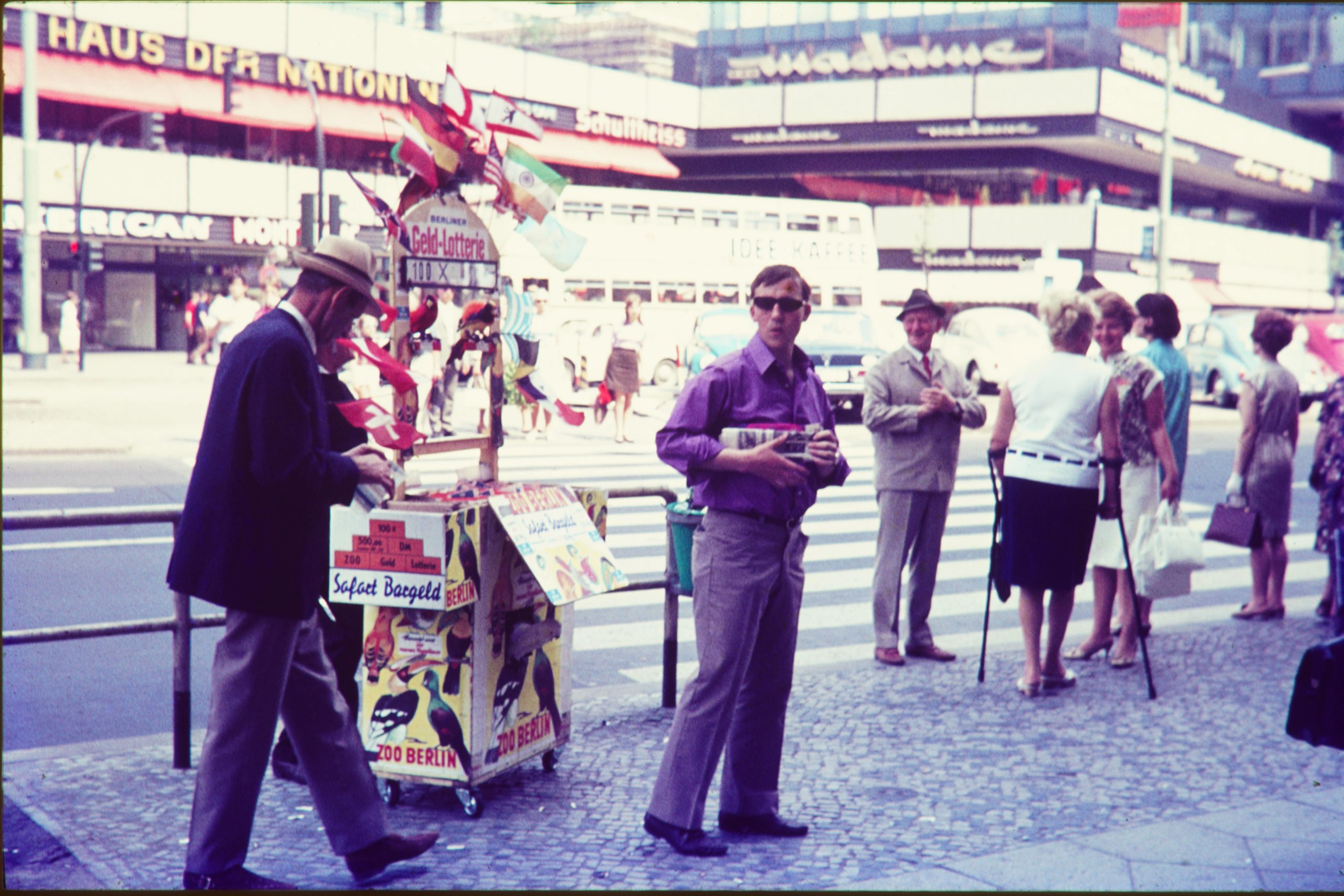 Stein, Straße und Krach bestimmen den Alltag: Kurfürstendamm, um 1966. Foto: Imago/Serienlicht