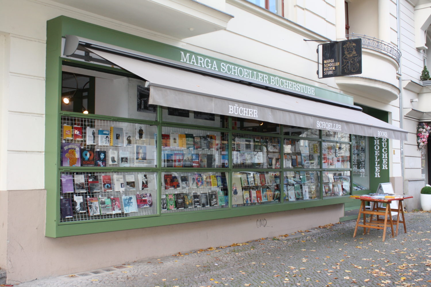 Kurfürstendamm Ein Ort, der seit seiner Gründung von der großen Leidenschaft für Literatur seiner Gründerin lebt: Die Marga Schöller Bücherstube in der Knesebeckstraße. 