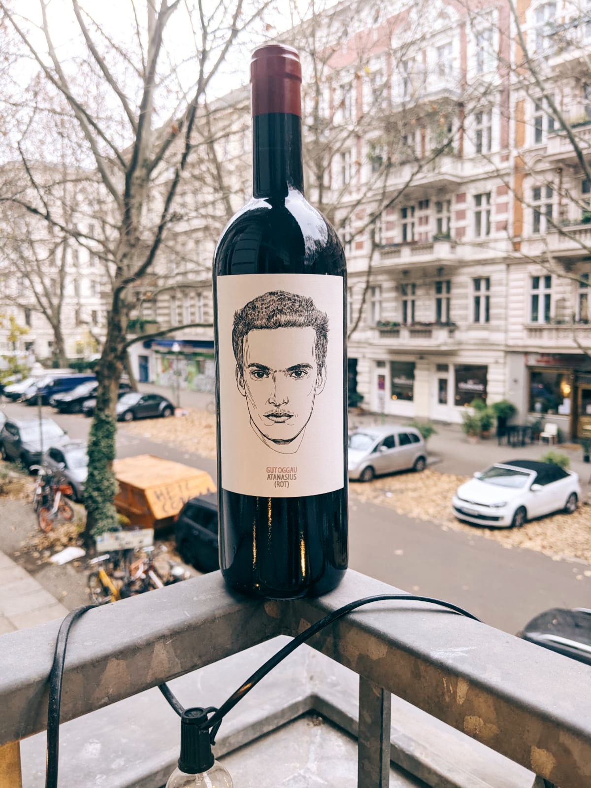 Weinempfehlung von 8greenbottles: Eine schöne Flasche mit einem tollen Inhalt: ein biodynamischer Rotwein aus Österreich von Gut Oggau