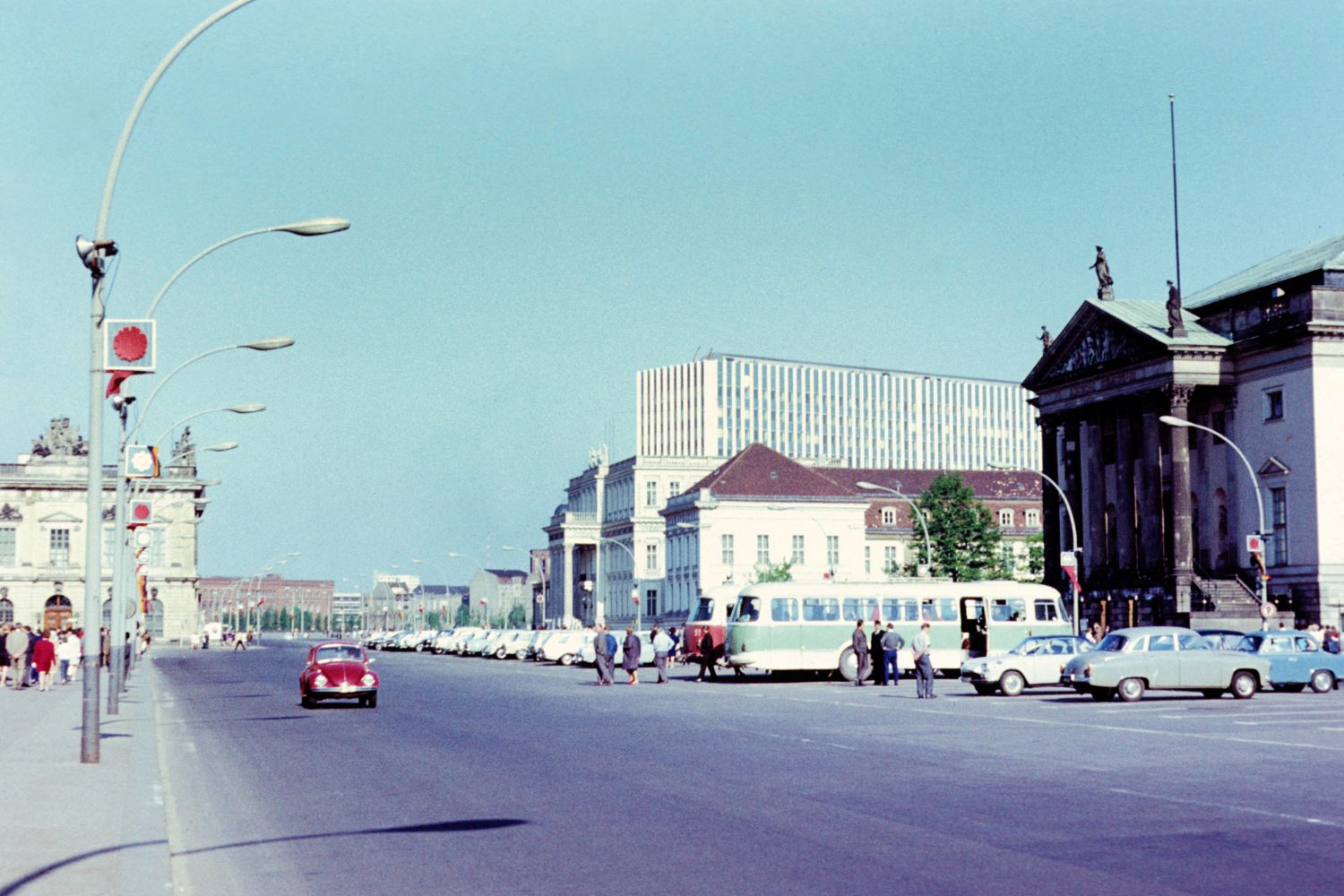 Berlin 1960er: Unter den Linden um 1968. Foto: Imago/Gerhard Leber