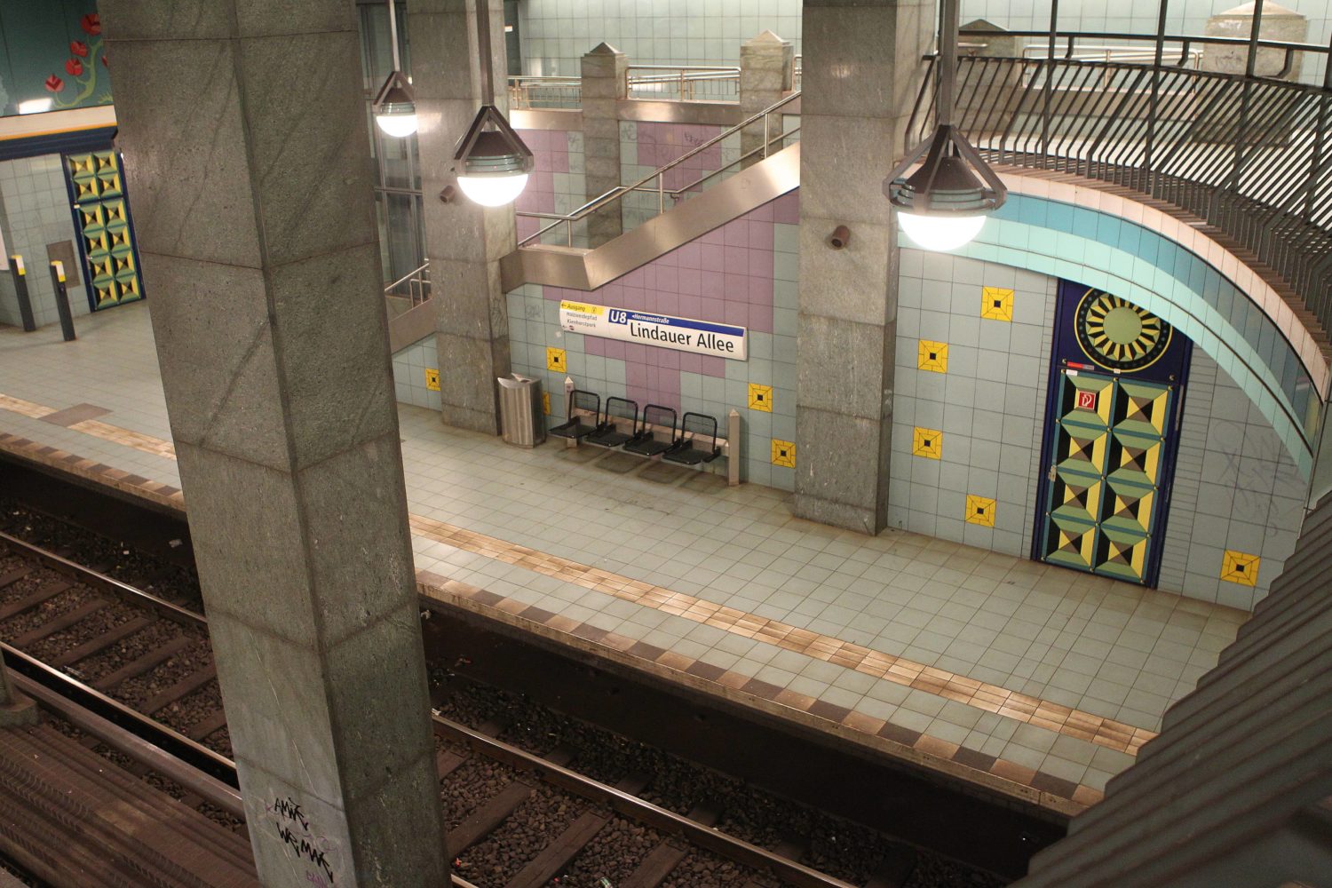 Die Lindauer Allee ist eine der schönsten U-Bahn-Stationen Berlins. Hier kann man von oben auf die Züge der U8 schauen. Foto: Imago Images/Olaf Wagner