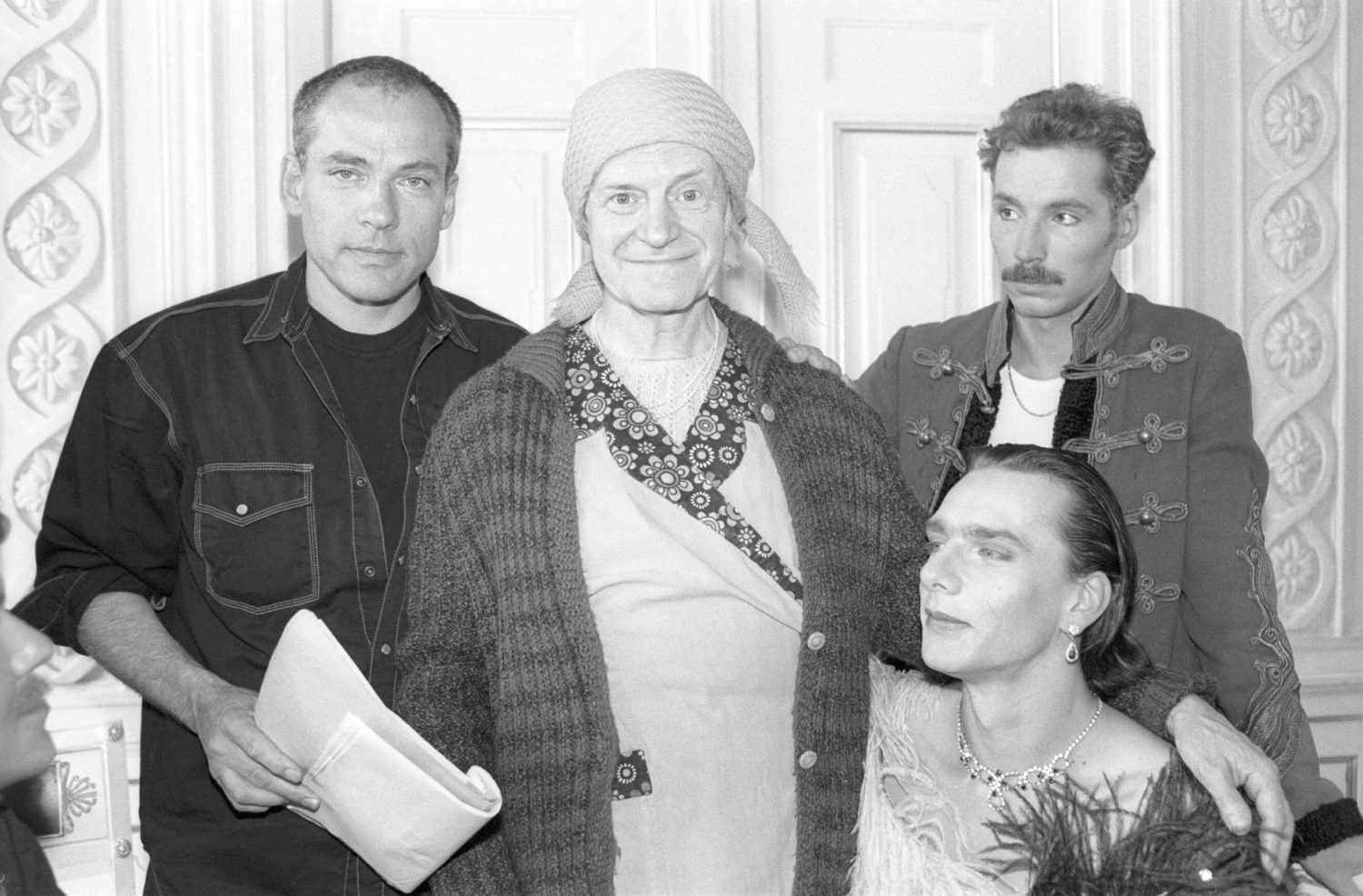 Rosa von Praunheim und Charlotte von Mahlsdorf bei den Dreharbeiten zum Film über von Mahlsdorf im Mai 1992.  