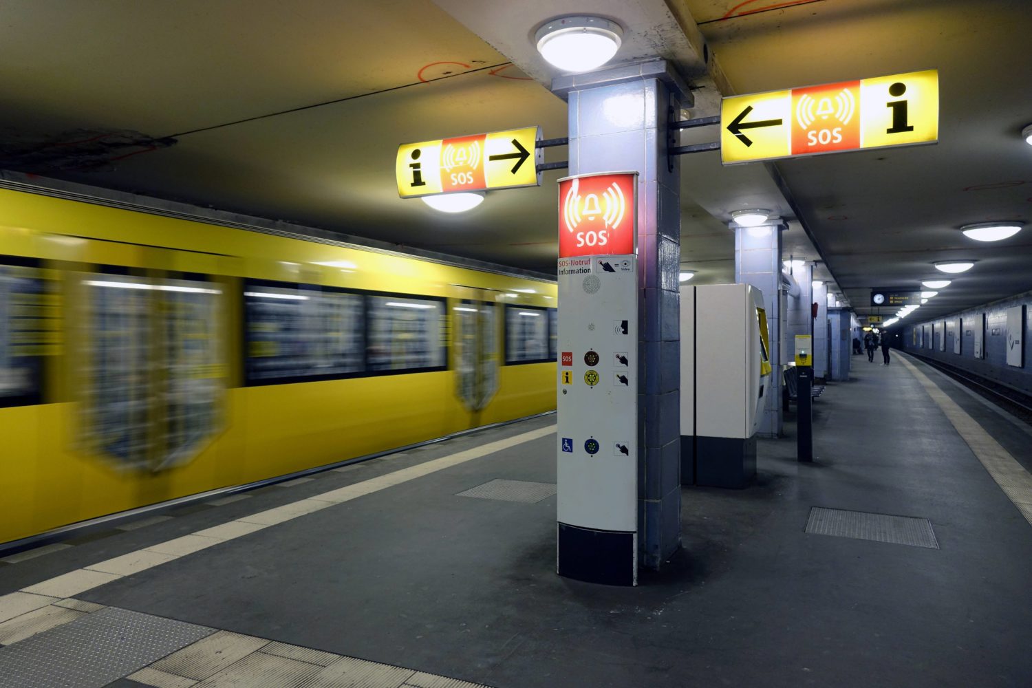 Während der Teilung war die Weinmeisterstraße einer der Geisterbahnhöfe der U8. Foto: Imago Images/Steinach