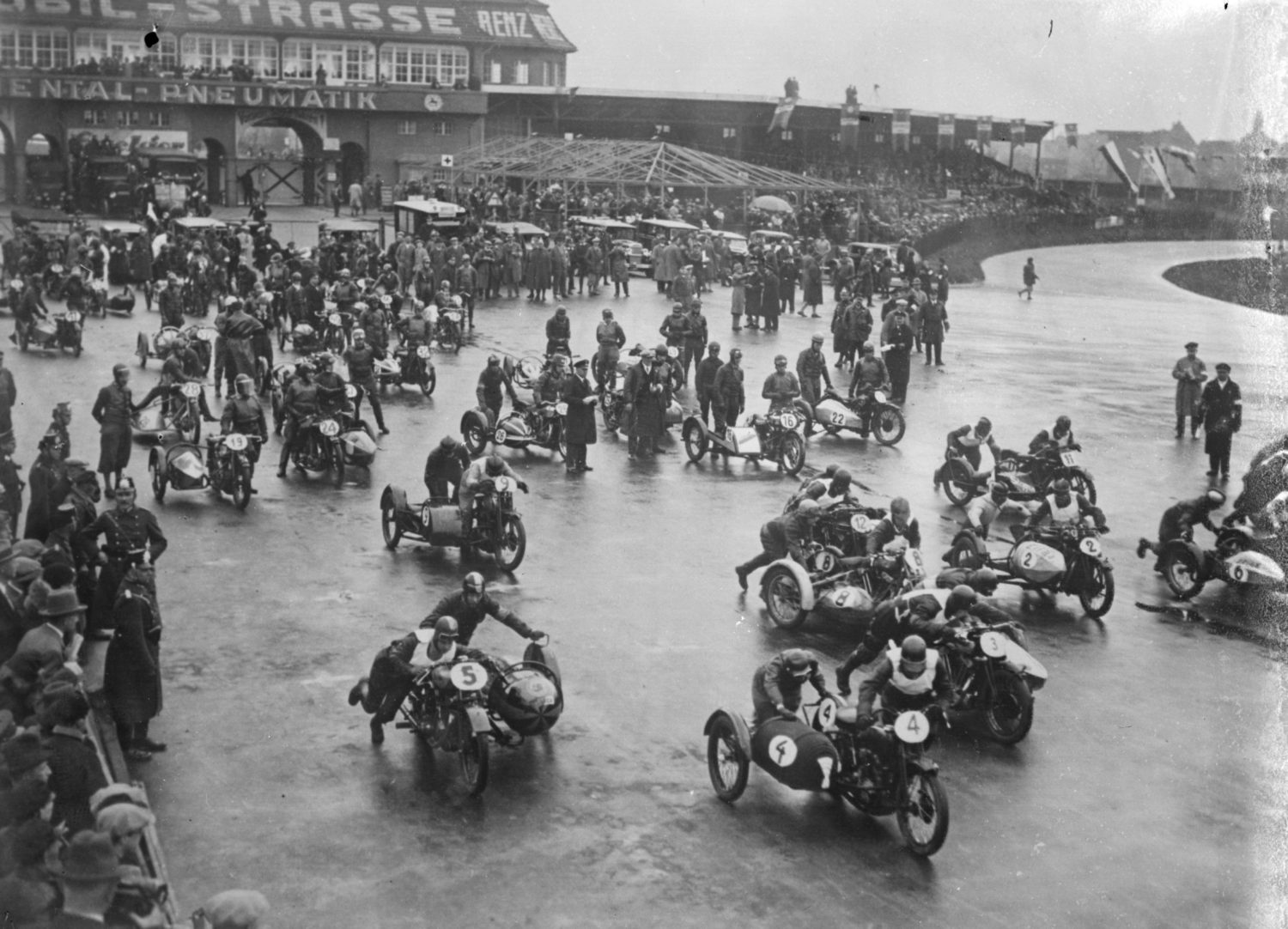 Motorradrennen in Berlin, 1932. Foto: Imago/Topfoto/United Archives International