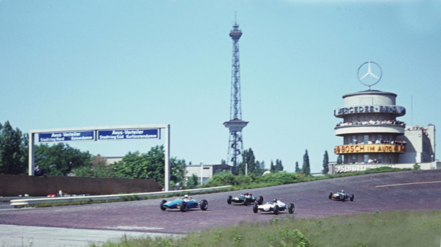 Rennen in Berlin: Autorennen auf der AVUS, 1964. Foto: Imago/Serienlicht